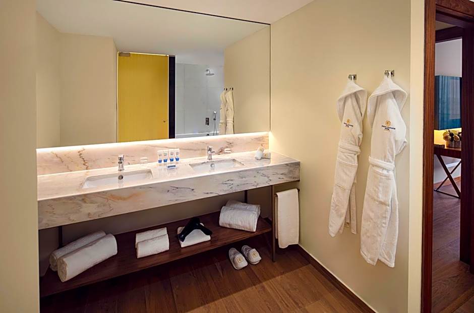 Curio Collection by Hilton Boeira Garden Hotel Porto, Portug