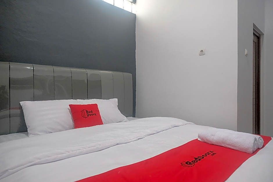 RedDoorz Syariah near UNIMUS Semarang