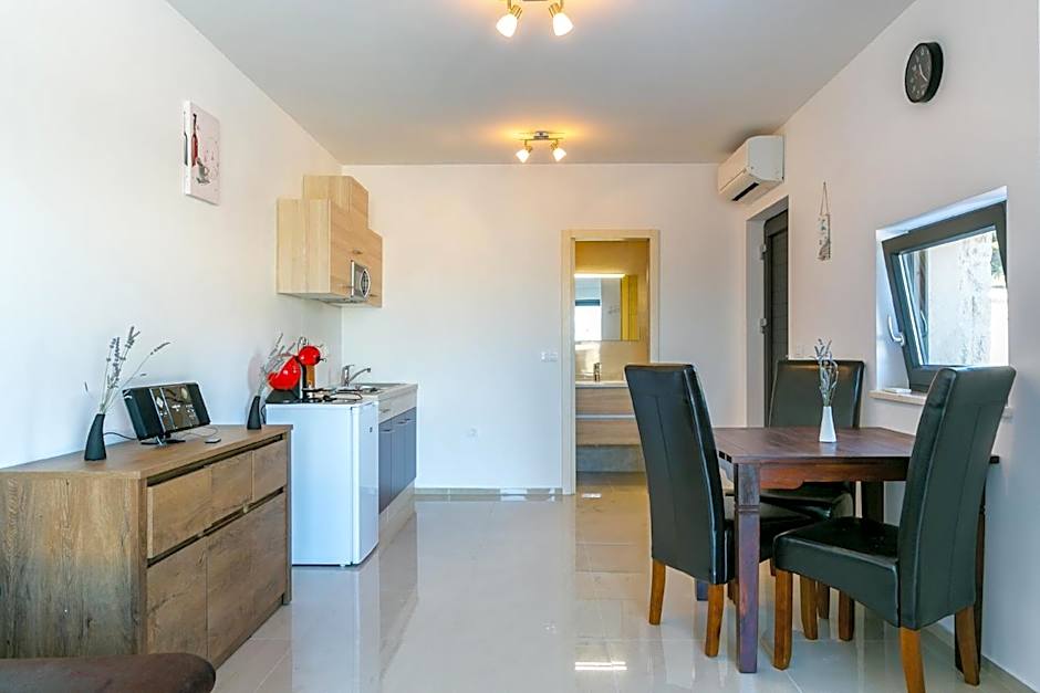 Deneris - App with Private Pool