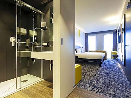 Standard room with 2 single beds for single use