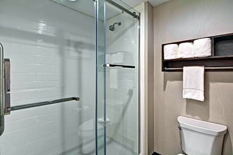 2Queen Hearing Accessible Suite Nonsmoking