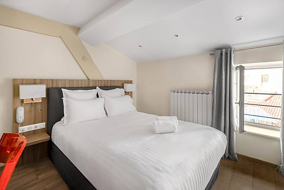 Le Phenix Hotel