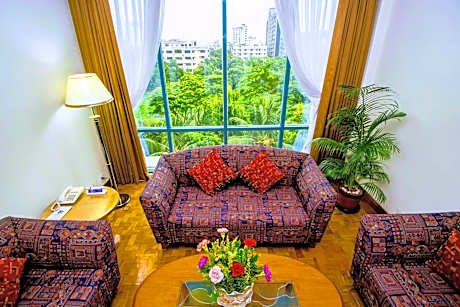 Suite with Lake View