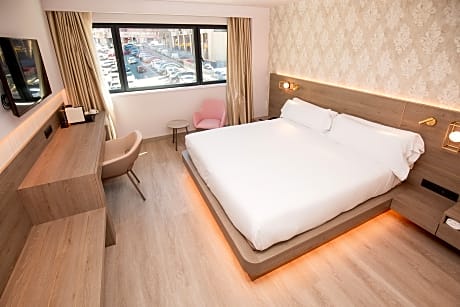 DOUBLE OR TWIN PREMIER (2 ADULTS)