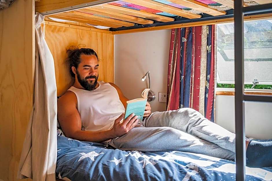 The Flaming Kiwi Backpacker