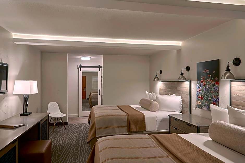 Photo 1 of 5 of 2 Queen Beds, Poolside
