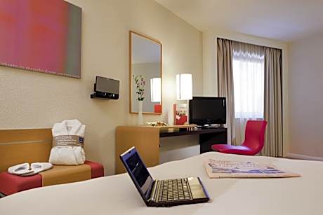 Executive Queen Room With Sofa Bed