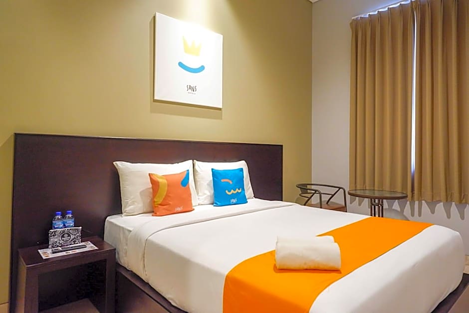 Sans Hotel Empress Simpang Lima