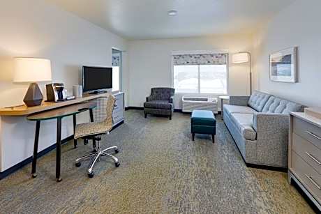 Suite - Hearing Accessible - Non-Smoking