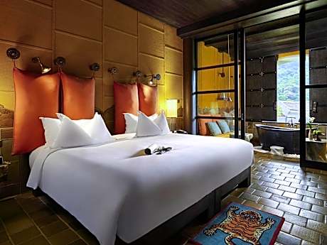 Junior King Suite with Pool View