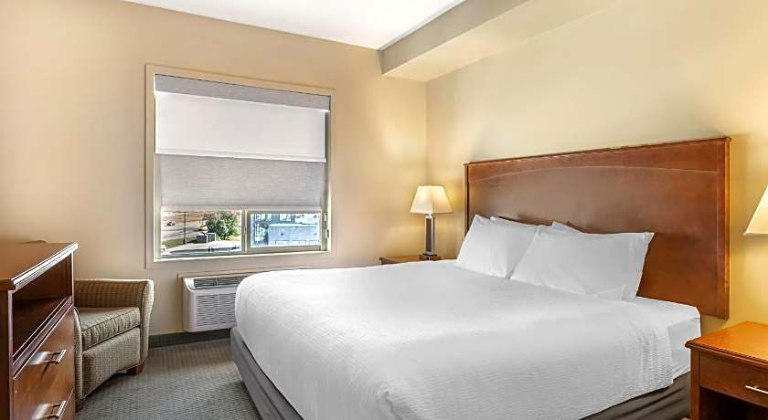 Best Western Plus Service Inn & Suites
