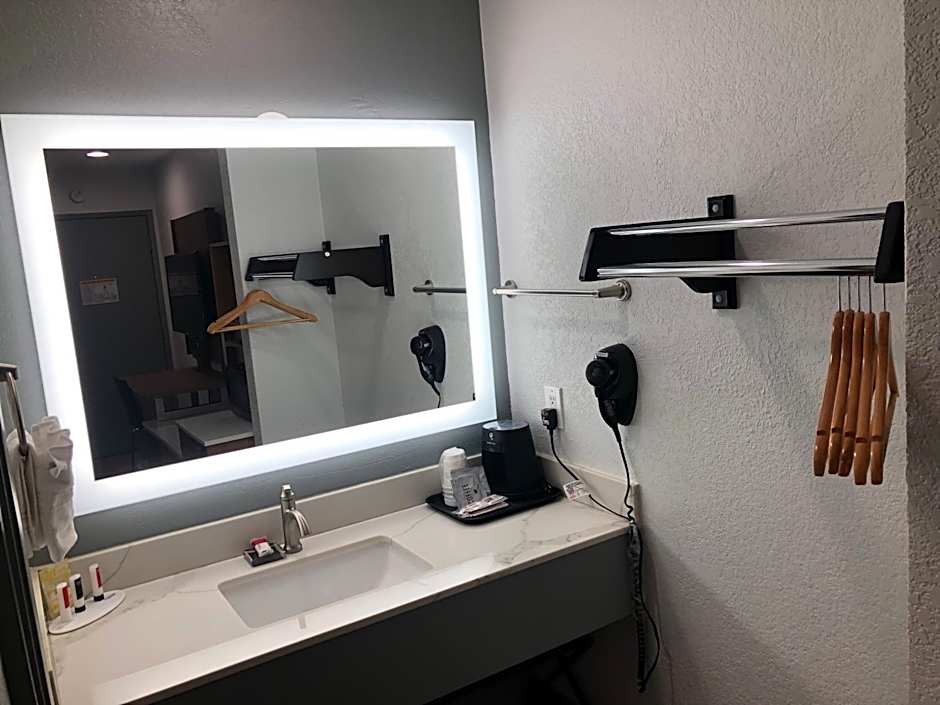 Super 8 by Wyndham Fort Bragg