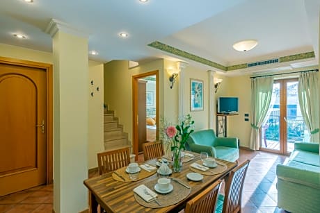 Deluxe Golf Course View Apartment