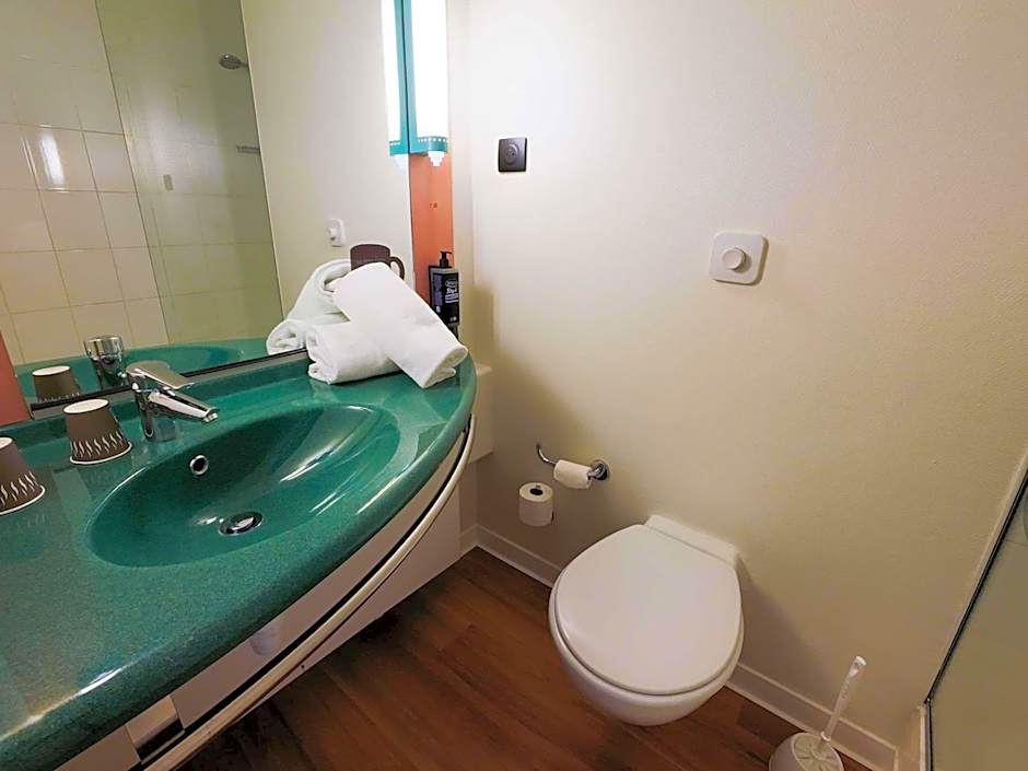 ibis Lyon Est Bron