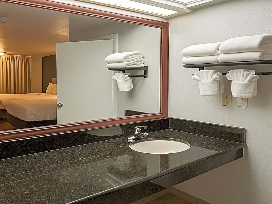 Rancho San Diego Inn & Suites