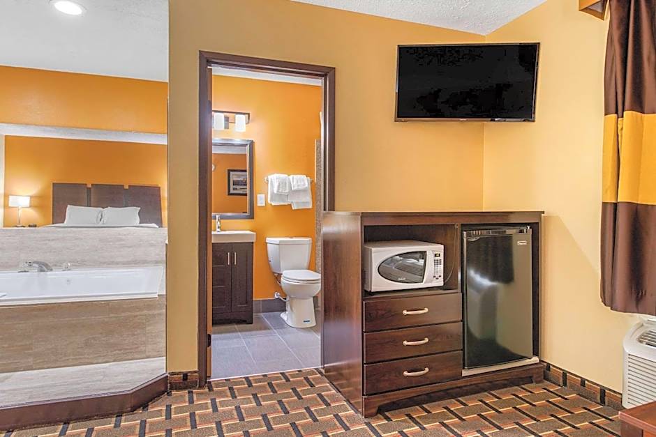 Quality Inn Grand Rapids Near Downtown