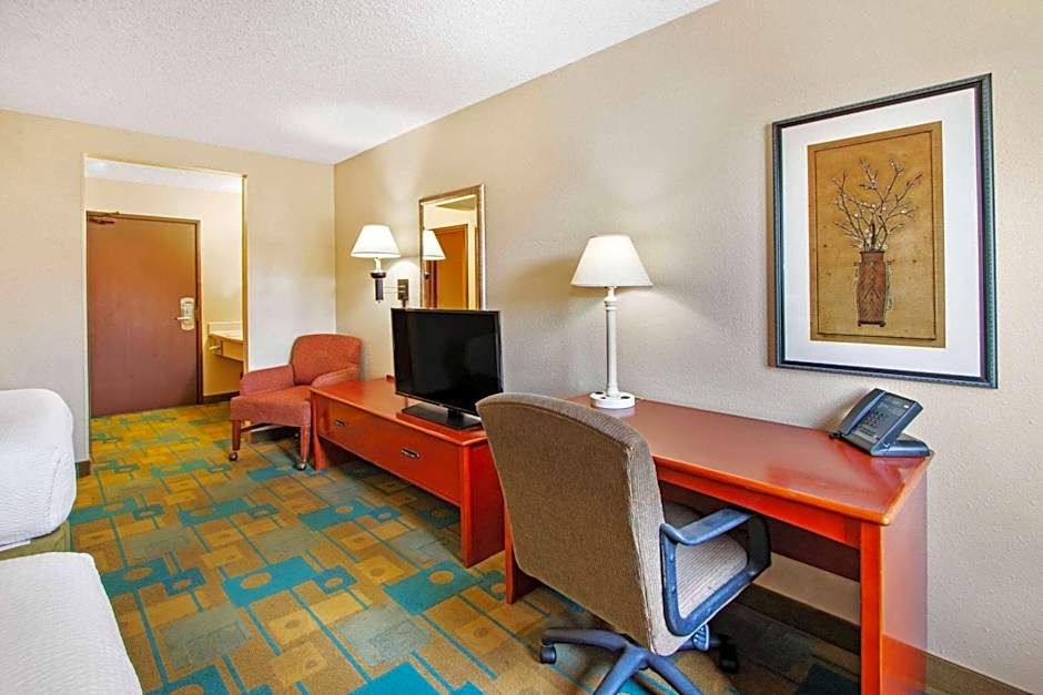 La Quinta Inn & Suites by Wyndham Albuquerque Journal Ctr Nw