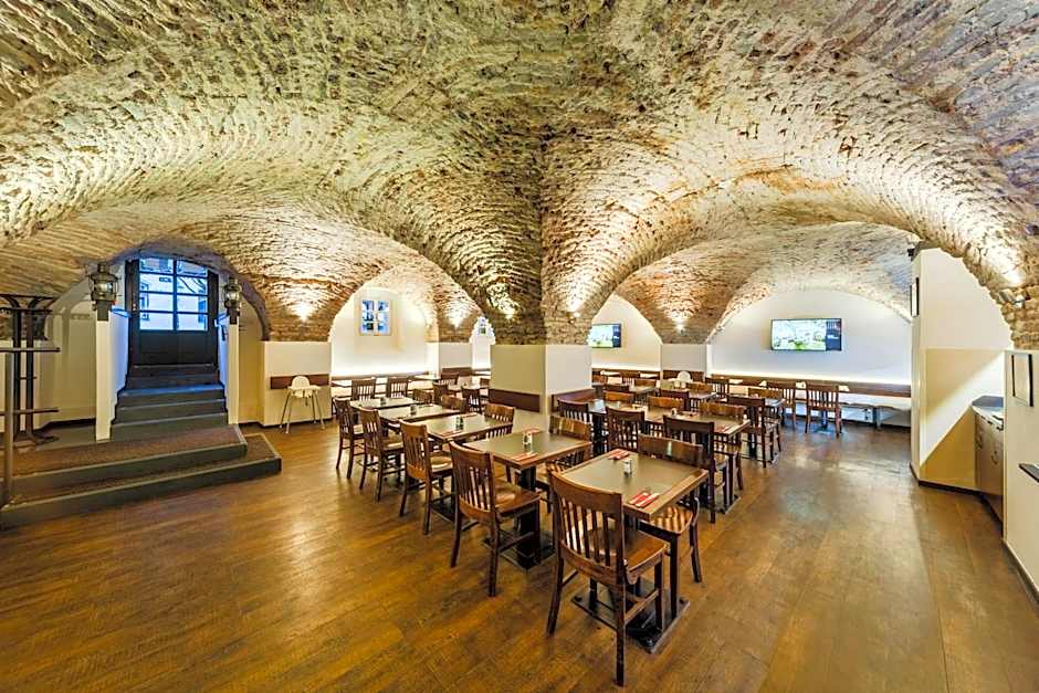 Archibald At The Charles Bridge