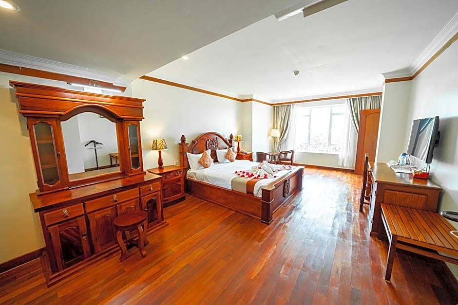 Pursat Riverside Hotel & Spa