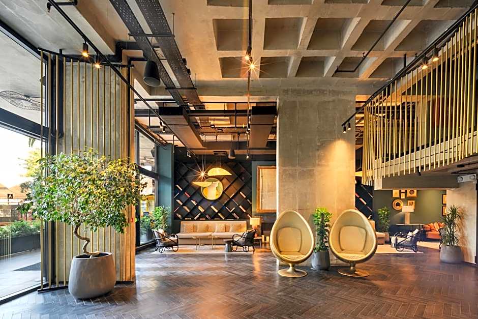 Skylark, Aluma Hotel & Resort