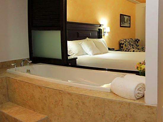 La Posada Hotel & Beach Club