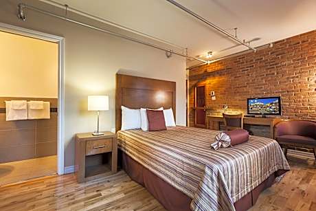 Superior Room, 1 Queen Bed, Private Bathroom