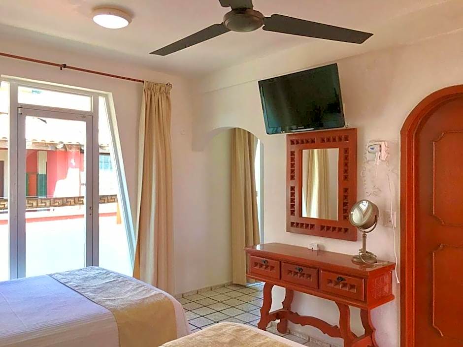 Hotel Bucaneros