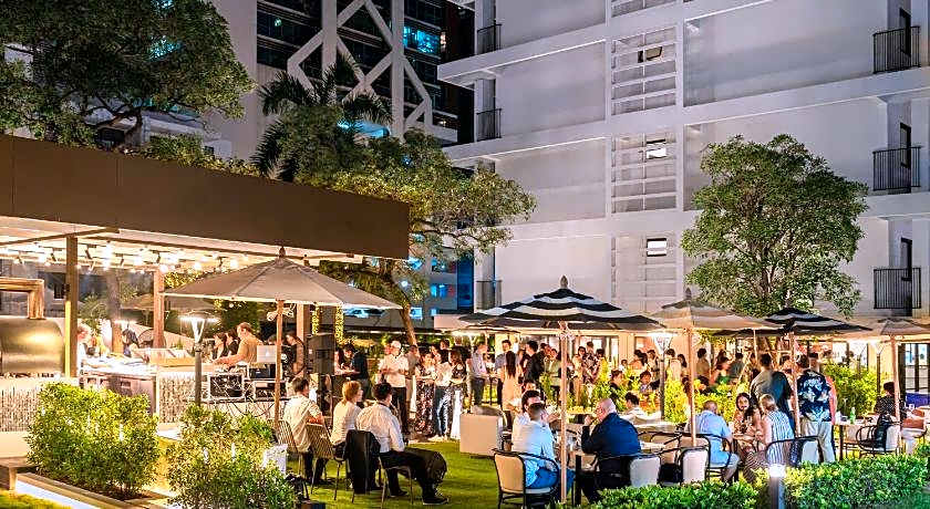 Floral Court Hotel & Residence Sukhumvit 13