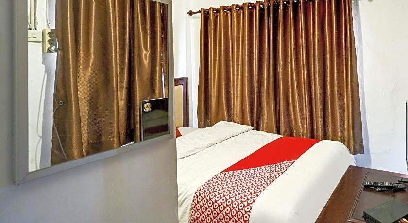 OYO 90645 Karisma Residence