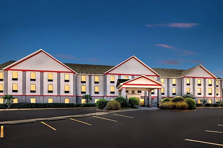 Red Roof PLUS+ & Suites Atlanta Airport South