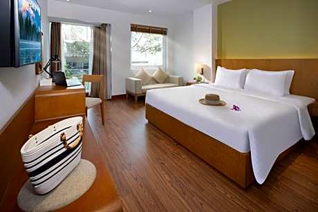 City Aura Room - Daily Free Mini Bar