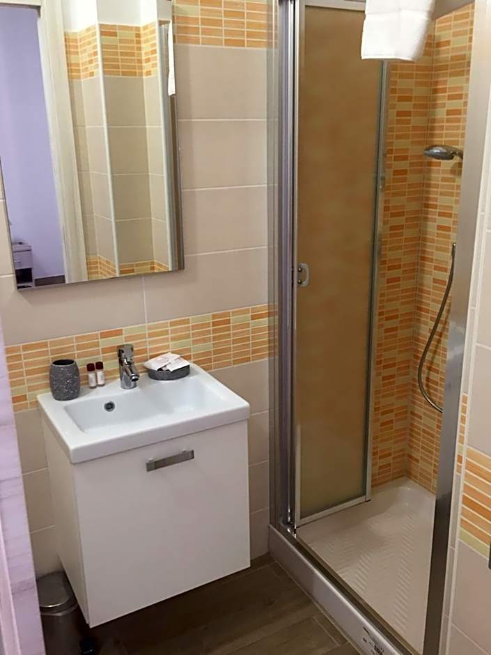 Il Viaggiatore Via Rimini Serapo