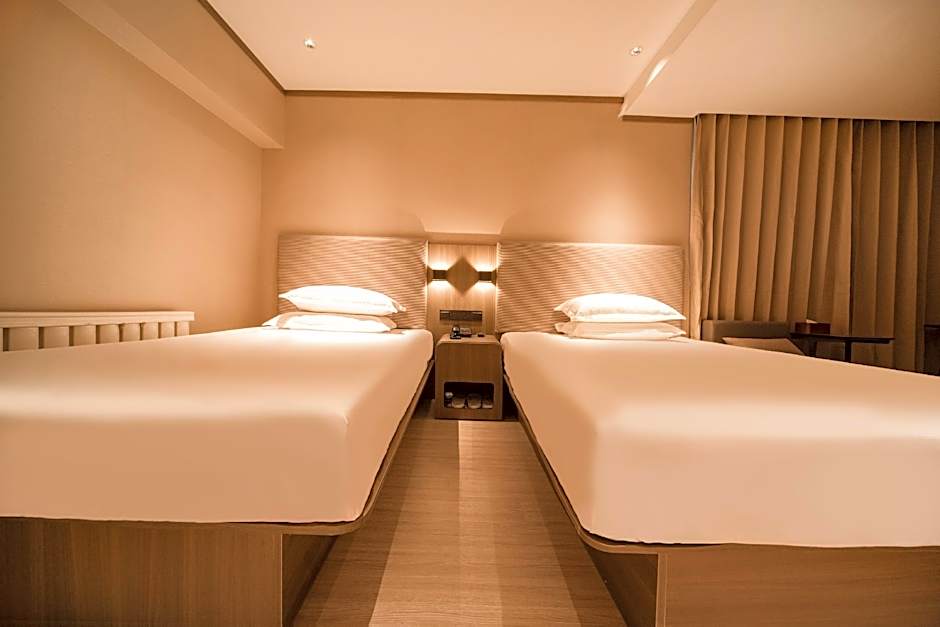 Hanting Hotel Shenyang North Railway Station