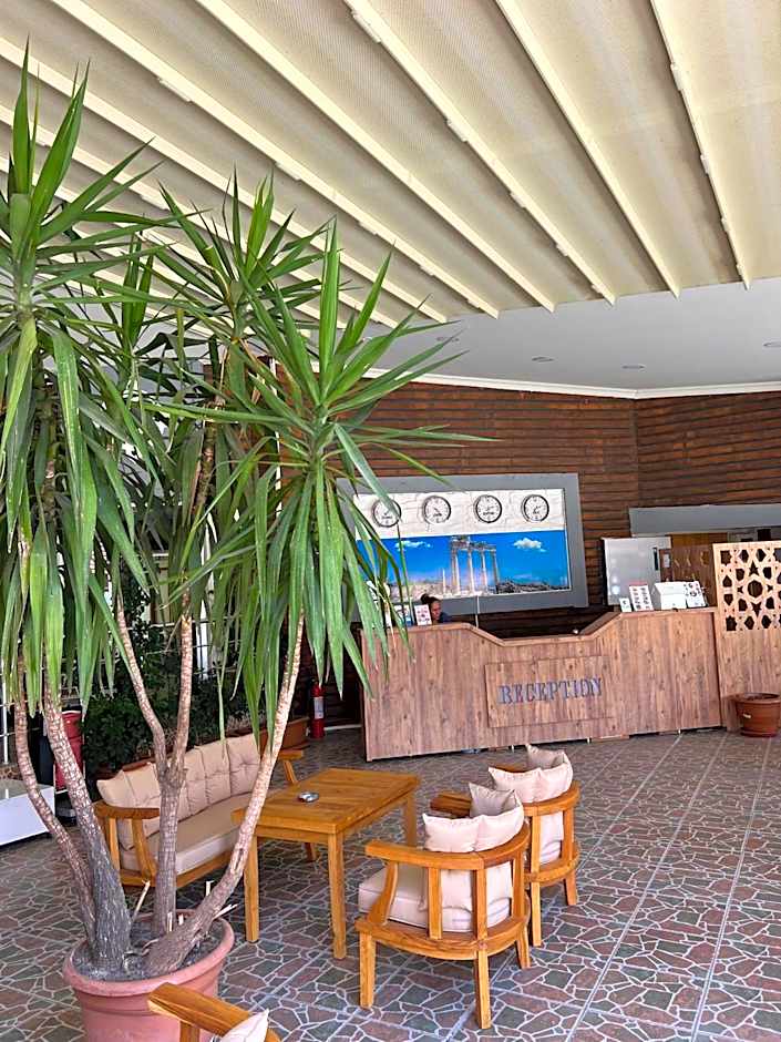 Side Legend Hotel