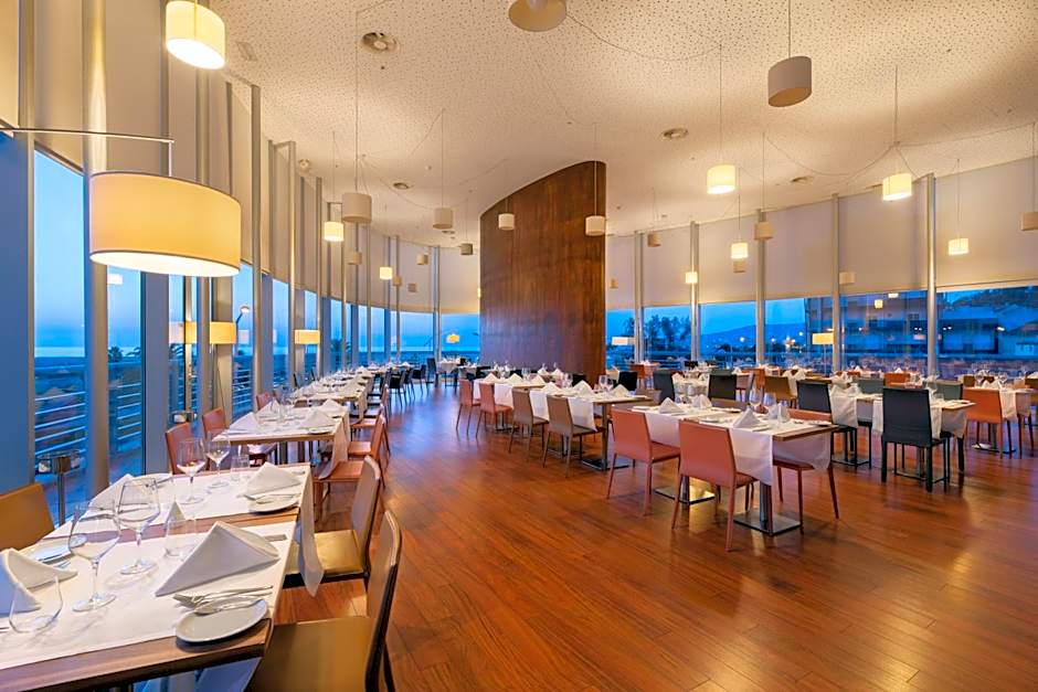 Eurostars Oasis Plaza