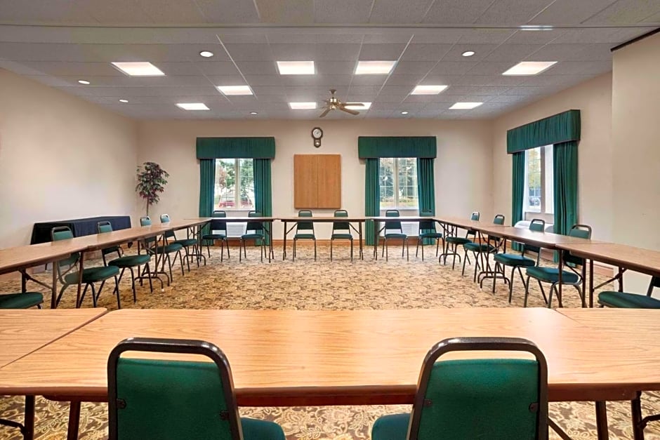 Portage Inn & Suites Kalamazoo – Kalamazoo, MI