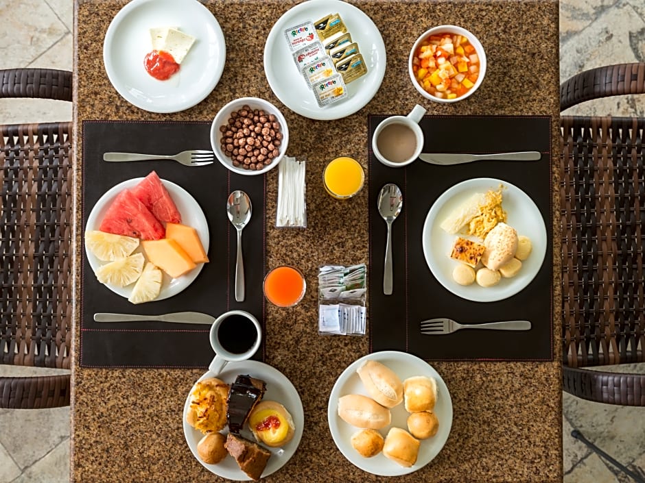 EL Aram Beach e Convention