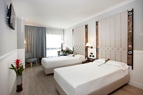 Twin Room with City View - Free Wine Cellar Visit