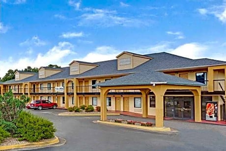 Red Carpet Inn and Suites Newnan GA