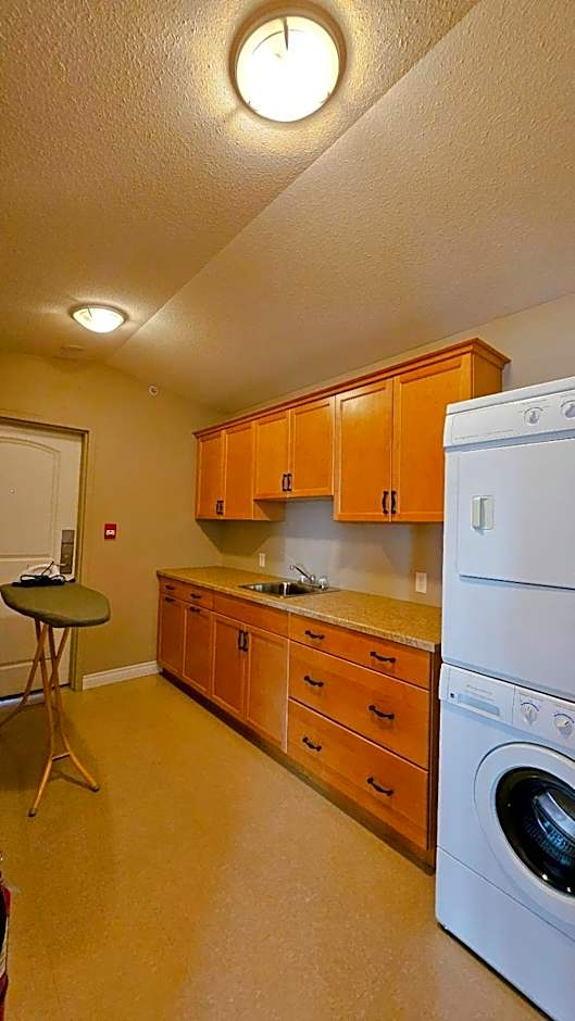 Misty Mountain Inn & Suites