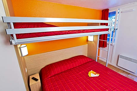 Triple Room (1 Double Bed + 1 Single Bed)