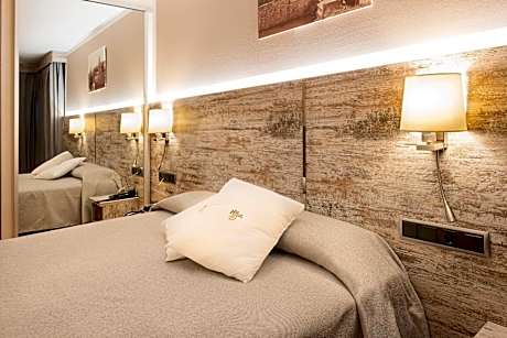 Family Room (2 Adults + 1 Child)