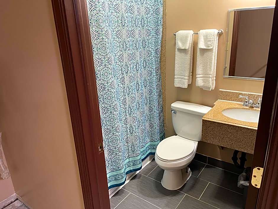 Economy Inn & Suites