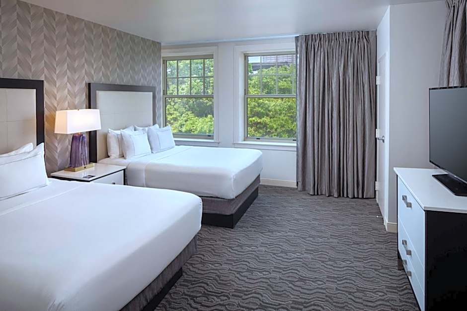 DoubleTree Suites by Hilton Hotel Detroit Downtown - Fort Shelby