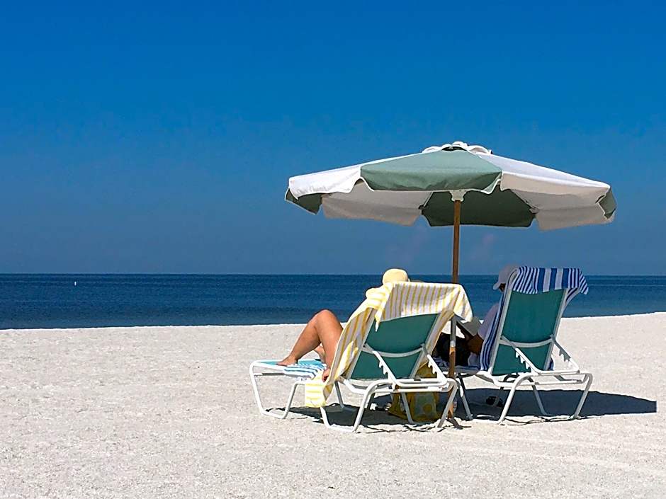 Postcard Inn On The Beach
