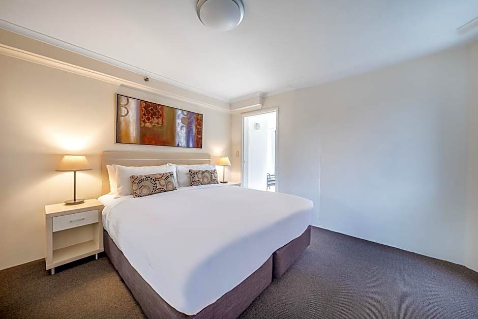 Oaks Sydney Castlereagh Suites