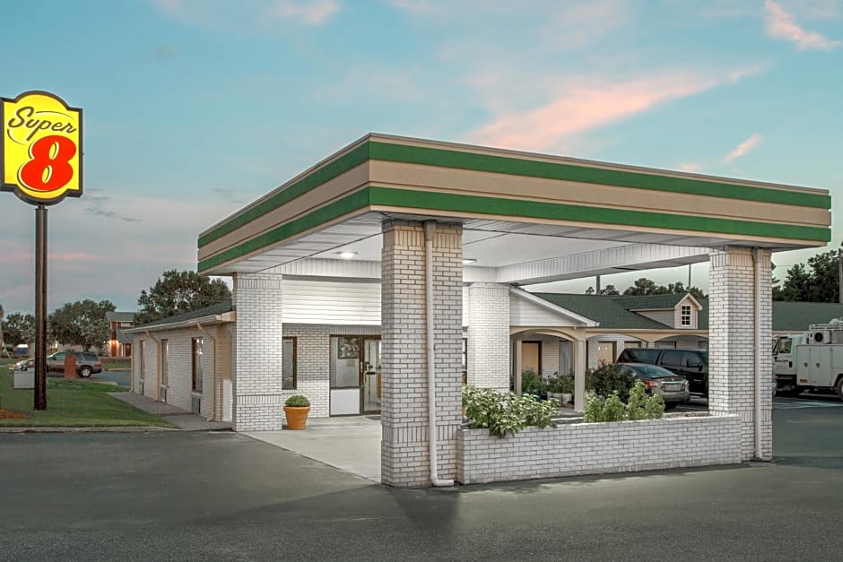 Super 8 by Wyndham Sumter
