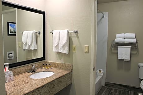 Queen Room with Two Queen Beds - Pet-Friendly/Non-Smoking