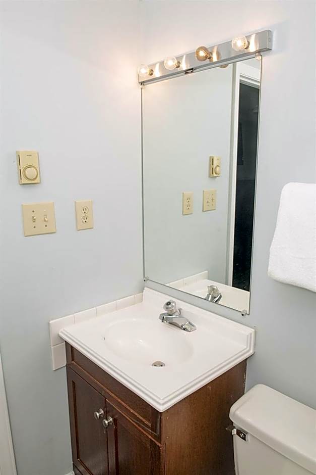 ML 343 Ski-InOut Island Kitchen Steps to Ballhooter Sleeps 6