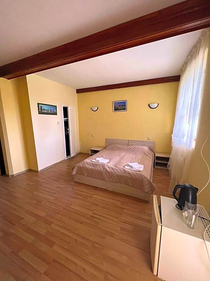 Family Hotel ADIA BLUE